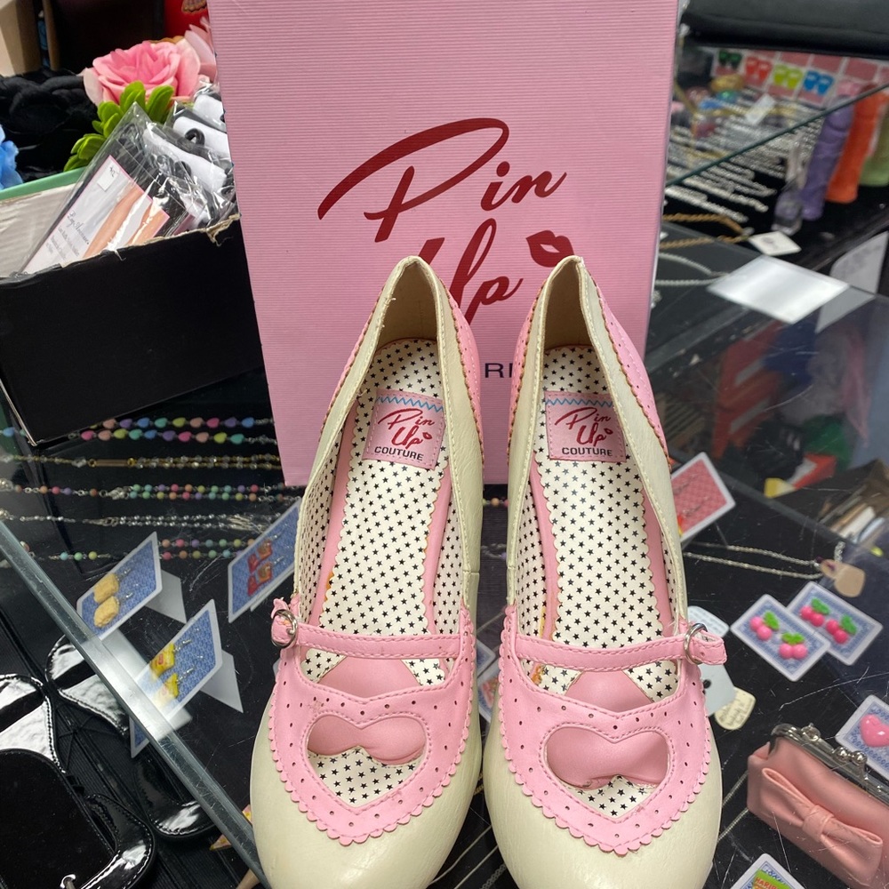 Pinup Couture “Poppy” heels! Super cute pinup shoes! BNIB 2 sizes available! - Picture 2 of 5